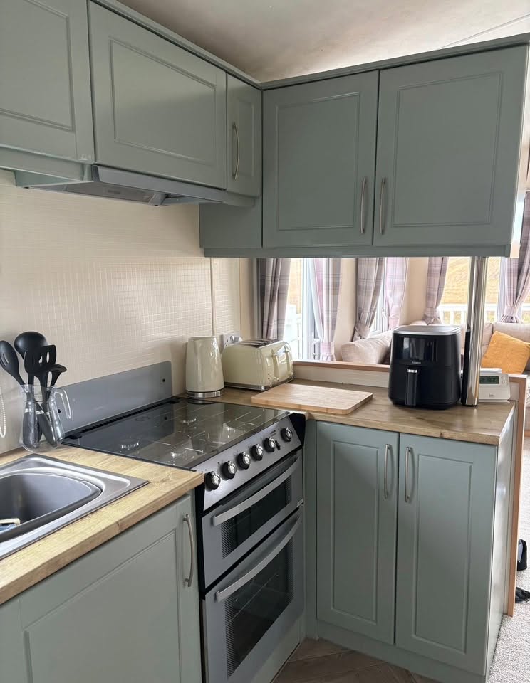 Kitchen worktop with kettle, toaster and air fryer